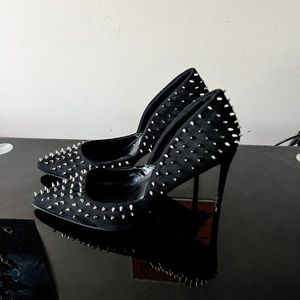 Steve Madden Daisie Spiked Pumps. Size 9 studded heels like new